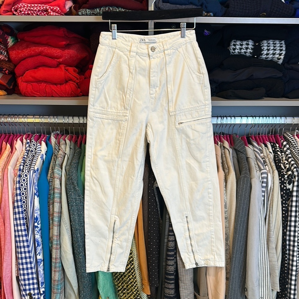 Zara white 4 pocket zipper detail cropped jeans size 2